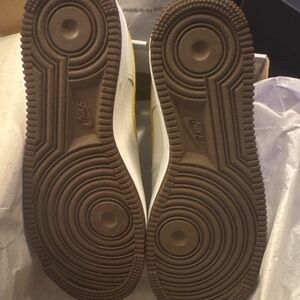 New in box Air Force 1 
Woman’s size 8 or 8.5, Youth Size 7